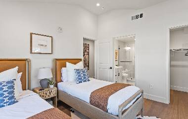 Residential condos Image32